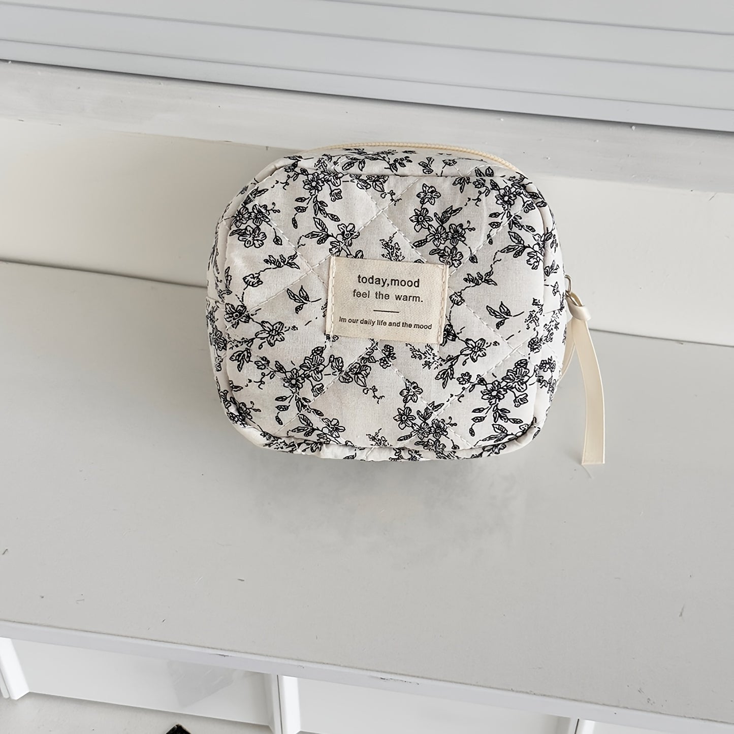 🖤🤍 Комплект несесери „Monochrome Bloom“ — 4 броя елегантен минимализъм 🌸