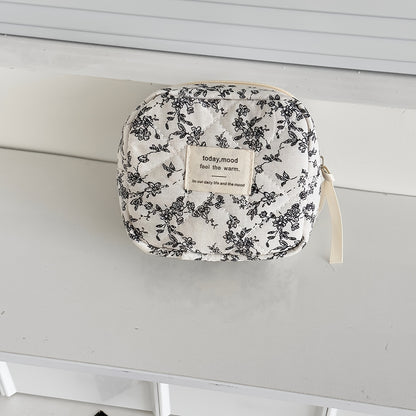 🖤🤍 Комплект несесери „Monochrome Bloom“ — 4 броя елегантен минимализъм 🌸